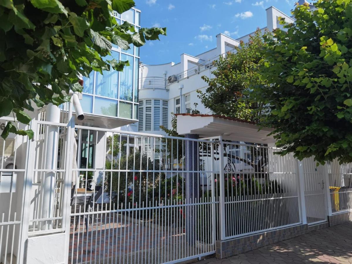 Fitness House With Garden Hotel Constanţa Eksteriør billede